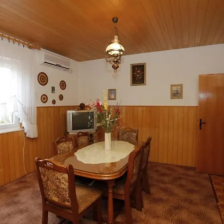 Senija - 150 M From Beach Supetar