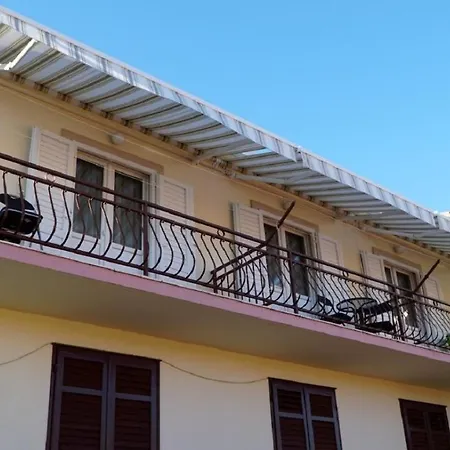 Senija - 150 M From Beach Supetar