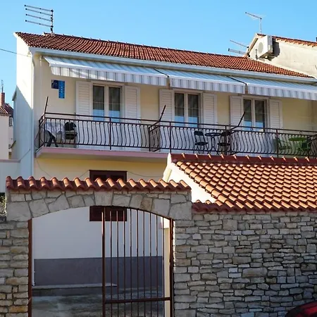 Apartment Senija - 150 M From Beach