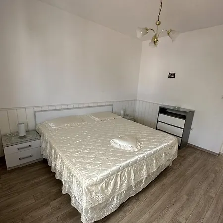 Senija - 150 M From Beach Apartment Supetar